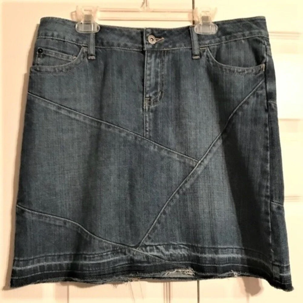 NOIR Size 4 Blue Denim Jean Mini Skirt Asymmetrical Lines Raw Hem Zipper Button